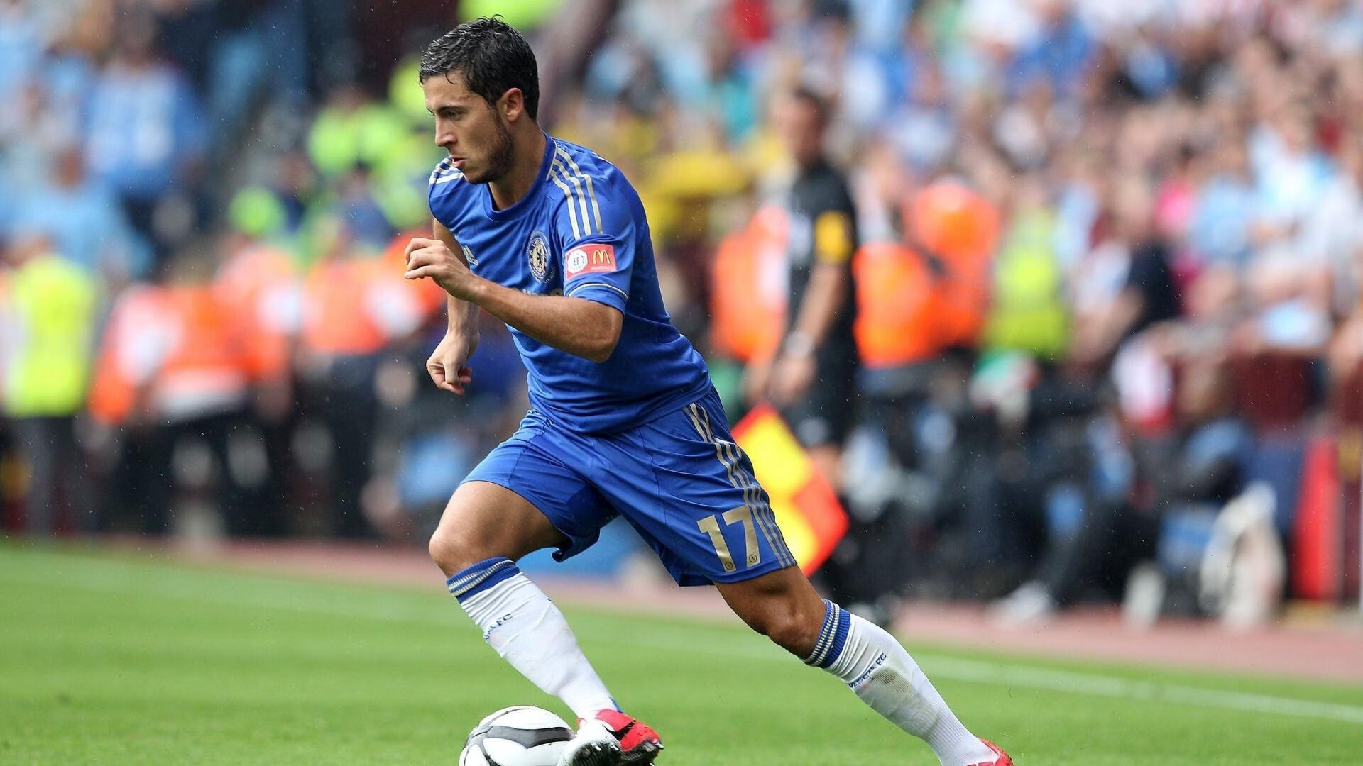 西甲皇家马德里客场3比2险胜塞维利亚 替补前锋伤停补时建功，皇家马德里2_2塞维利亚